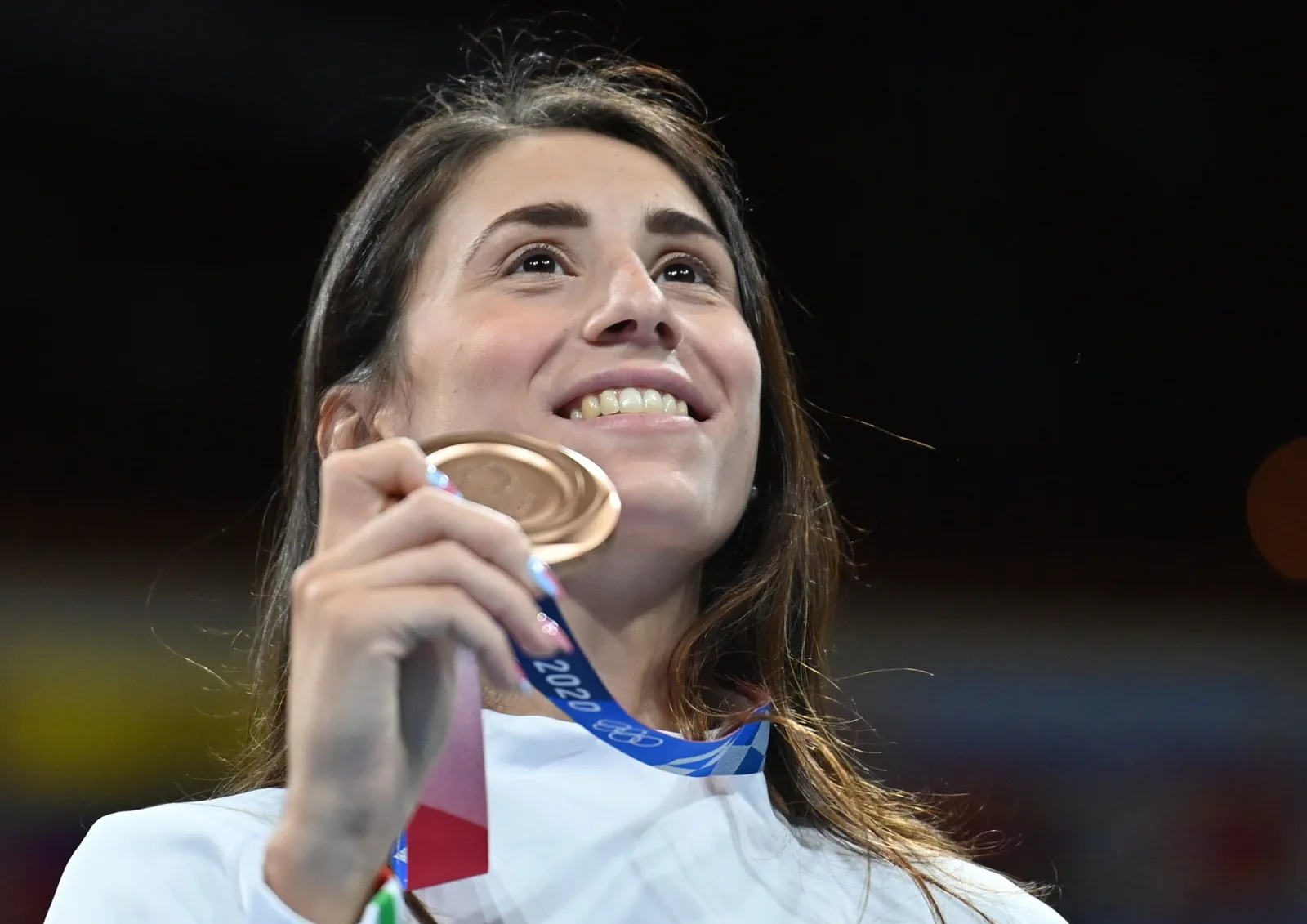 Campionessa sportiva con medaglia per Sport Academy BeOx